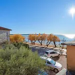 Leo * Novigrad Istria