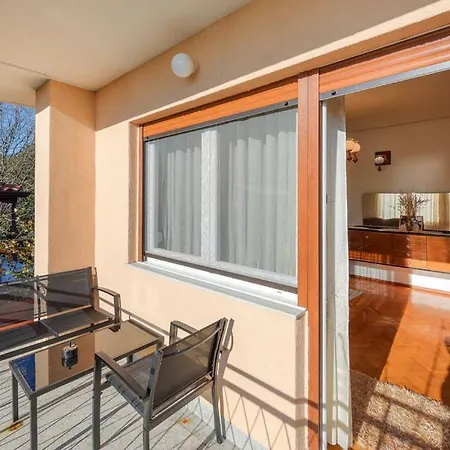 Apartman Leo *